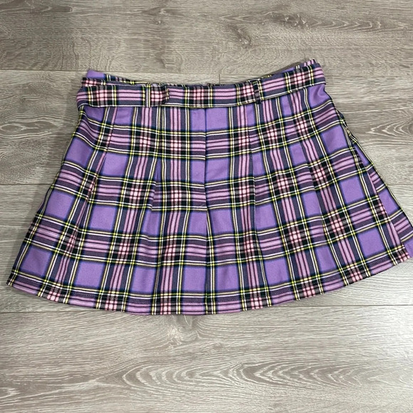 Almost Famous Grommet Belt Plaid Pleated High Rise Mini Skirt Purple Pink L - Picture 13 of 13